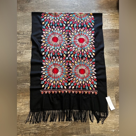 FINAL PRICE DROP NWT Embroidered Shawl - Picture 4 of 5